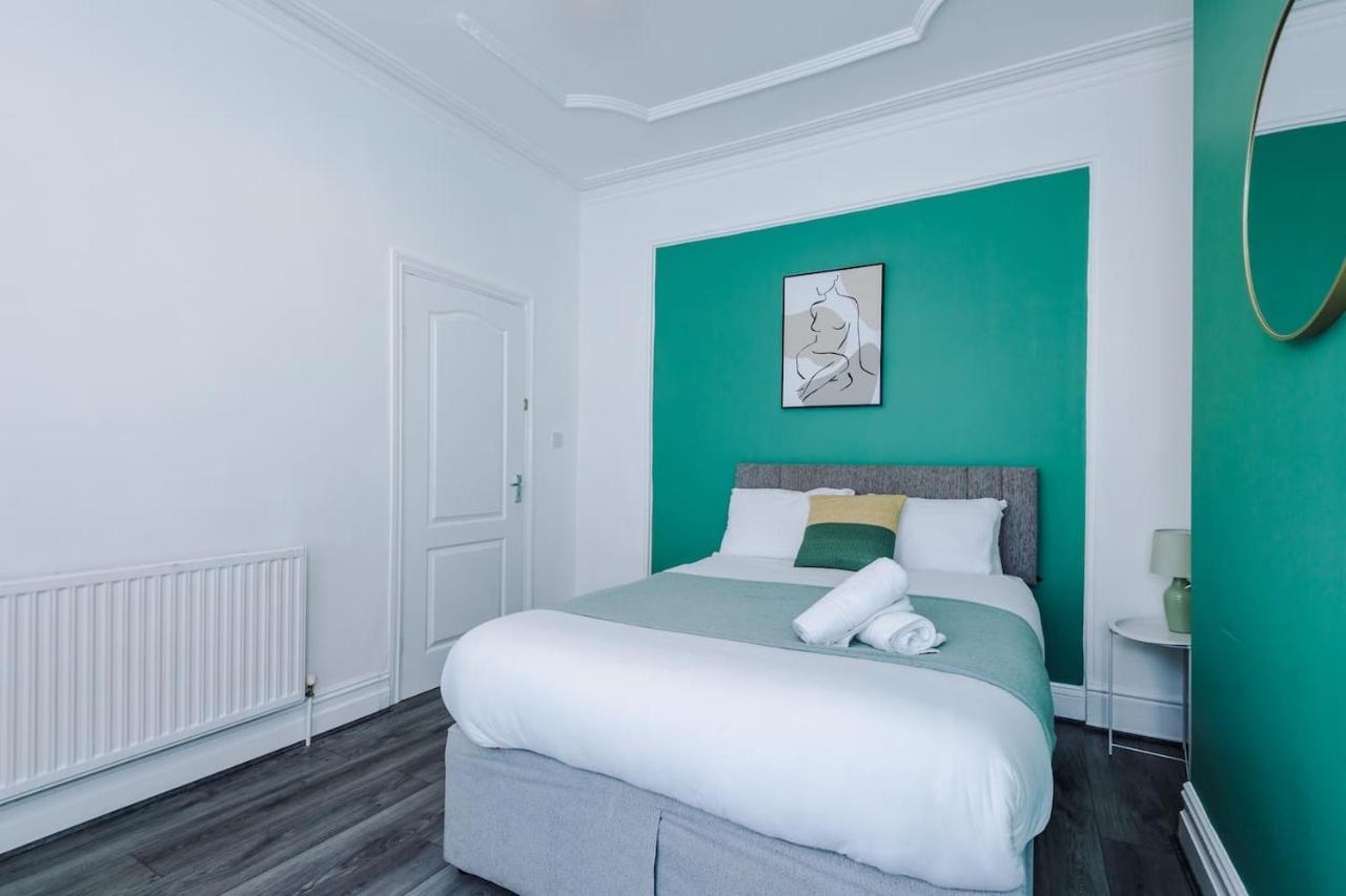 Spacious House Near Centre -sleeps 8 - Parking * Liverpool