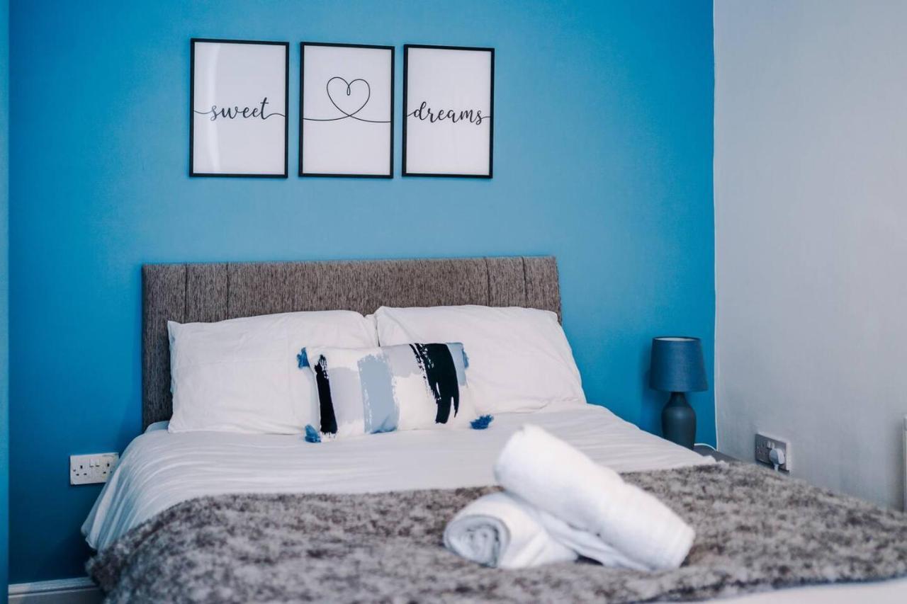 Holiday home Spacious House Near Centre -sleeps 8 - Parking Liverpool