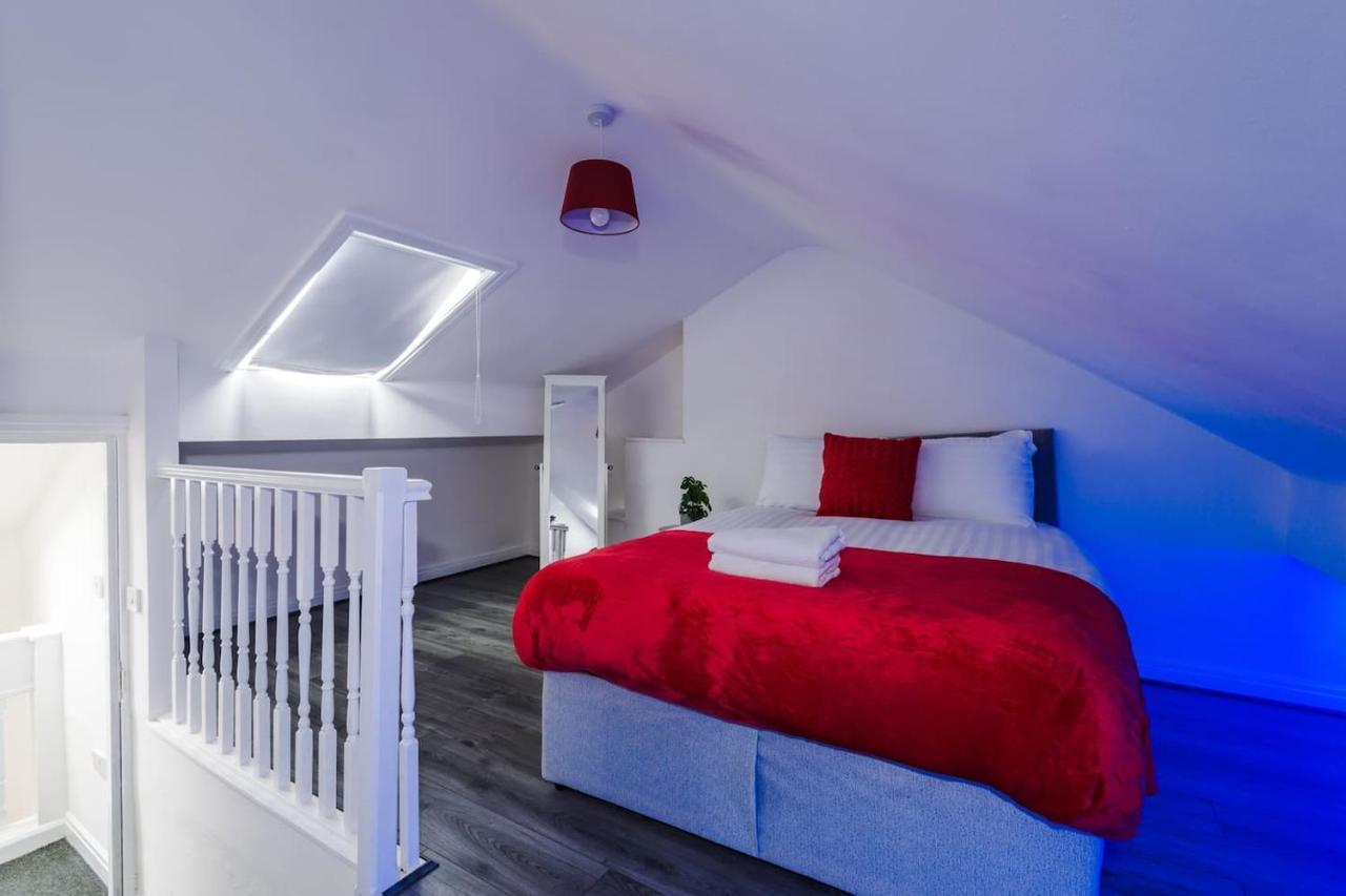 Spacious House Near Centre -sleeps 8 - Parking * Liverpool