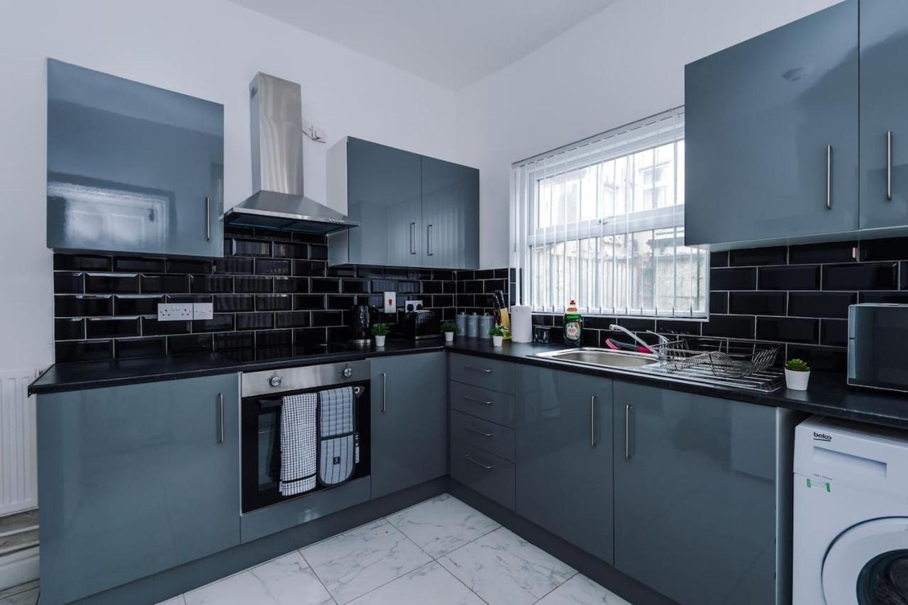 Spacious House Near Centre -sleeps 8 - Parking Liverpool