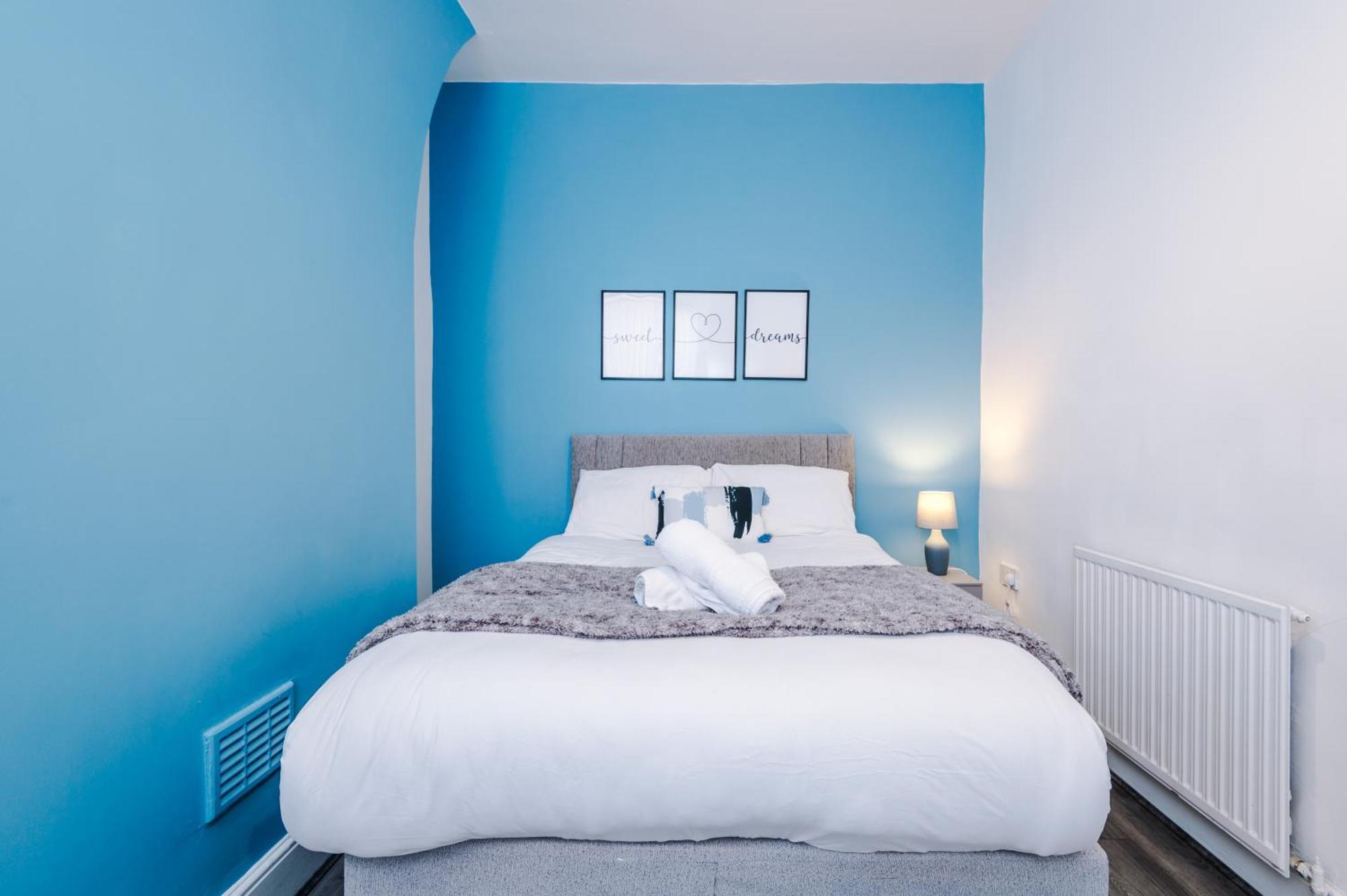 Сasa de vacaciones Spacious House Near Centre -sleeps 8 - Parking Liverpool